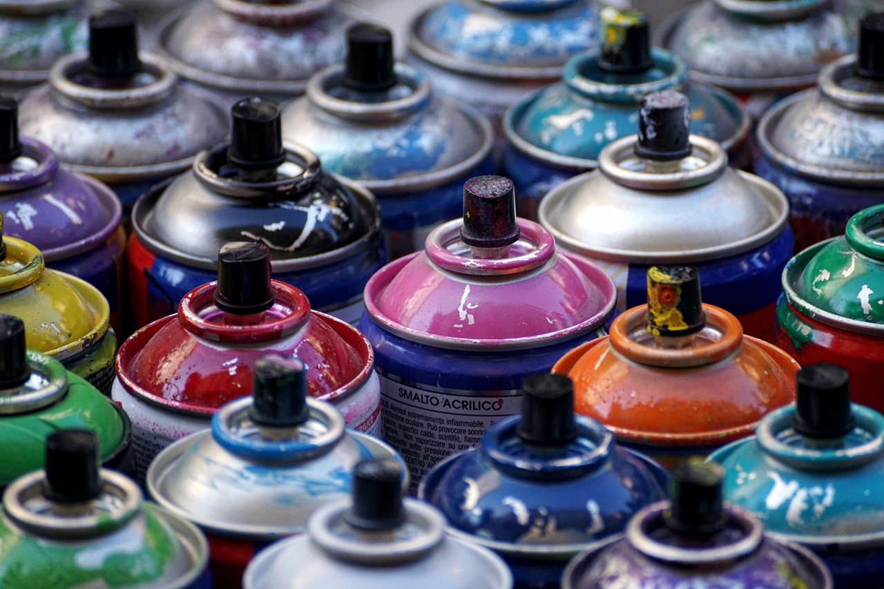 Tinta spray: transformando superfícies com arte em lata de aerossol